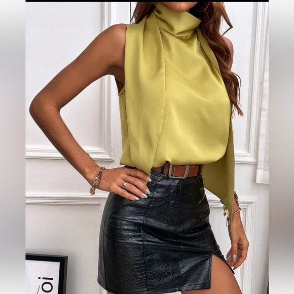 Elegant cowl neck sleeveless blouse - Picture 5 of 7